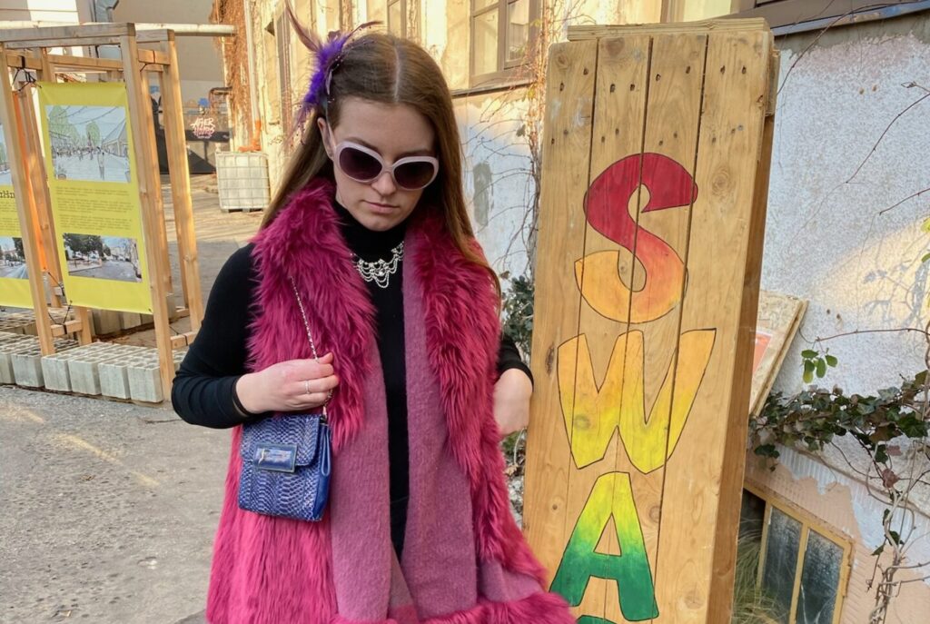 Dobrovoľníctvo na swape oblečenia so swapnito — výmena oblečenia spája komunitu a šíri udržateľnosť.